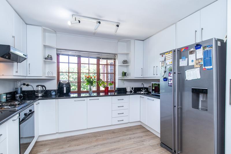 5 Bedroom Property for Sale in Constantia Western Cape